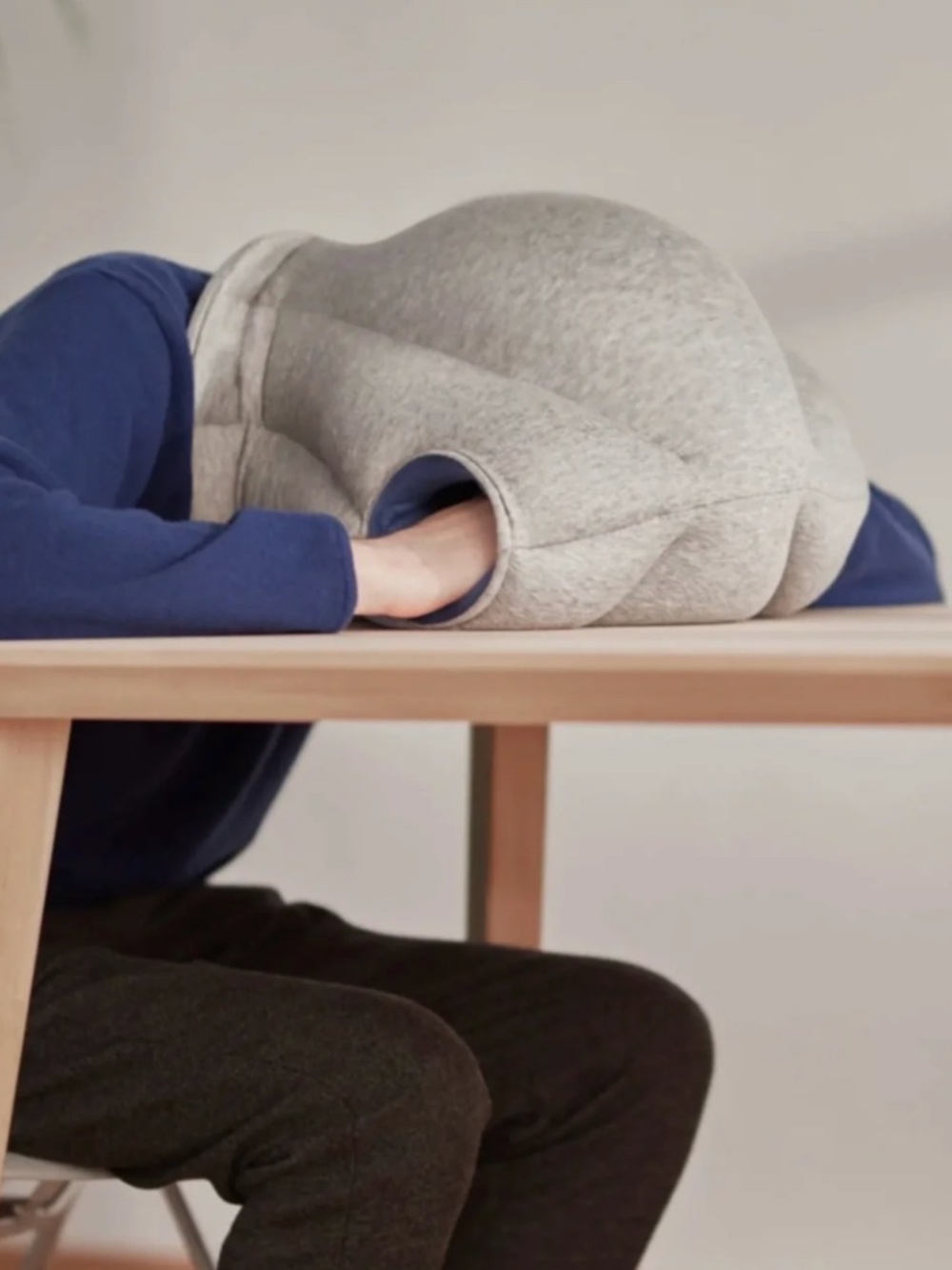 Ostrichpillow Napping Pillow / Travel Pillow / Never Used (fantastic condition)